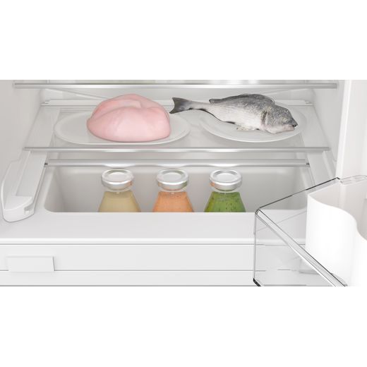 Bosch Series 4 KUR21VFE0G Integrated Under Counter Fridge - White - Top view inside drawer shot